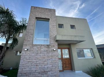 Casa · 900m² · 6 Ambientes · 2 Cocheras · Casa en Venta, 3 Dorm., en San Sebastian, Pilar, Gba Norte