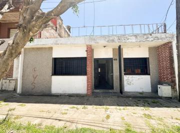 Casa · 145m² · 4 Ambientes · Venta Casa Dos Dorm. - Av Pellegrini Al 5100