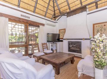 Casa · 147m² · 5 Ambientes · 1 Cochera · Casa en Venta - 4 Dorm. - Pinares - Playa Mansa