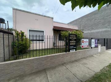 Casa · 91m² · 4 Ambientes · 2 Cocheras · Casa en Venta en Monte Grande!