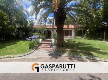 Casa · 240m² · 6 Ambientes · 4 Cocheras · Casa en Venta en Aranjuez Cc con Pileta. Apto Crédito