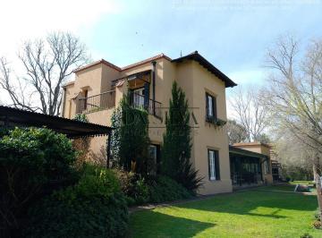 Casa · 10000m² · 5 Ambientes · Sofisticada! Encantadora! Casa en Club de Campo El Moro