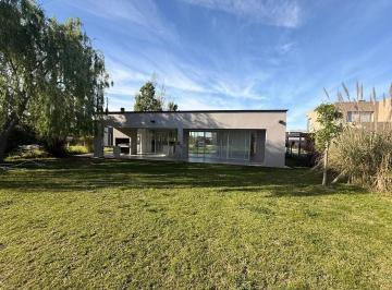 Casa · 185m² · 4 Ambientes · 3 Cocheras · Venta Casa San Sebastian - Cuan Propiedades