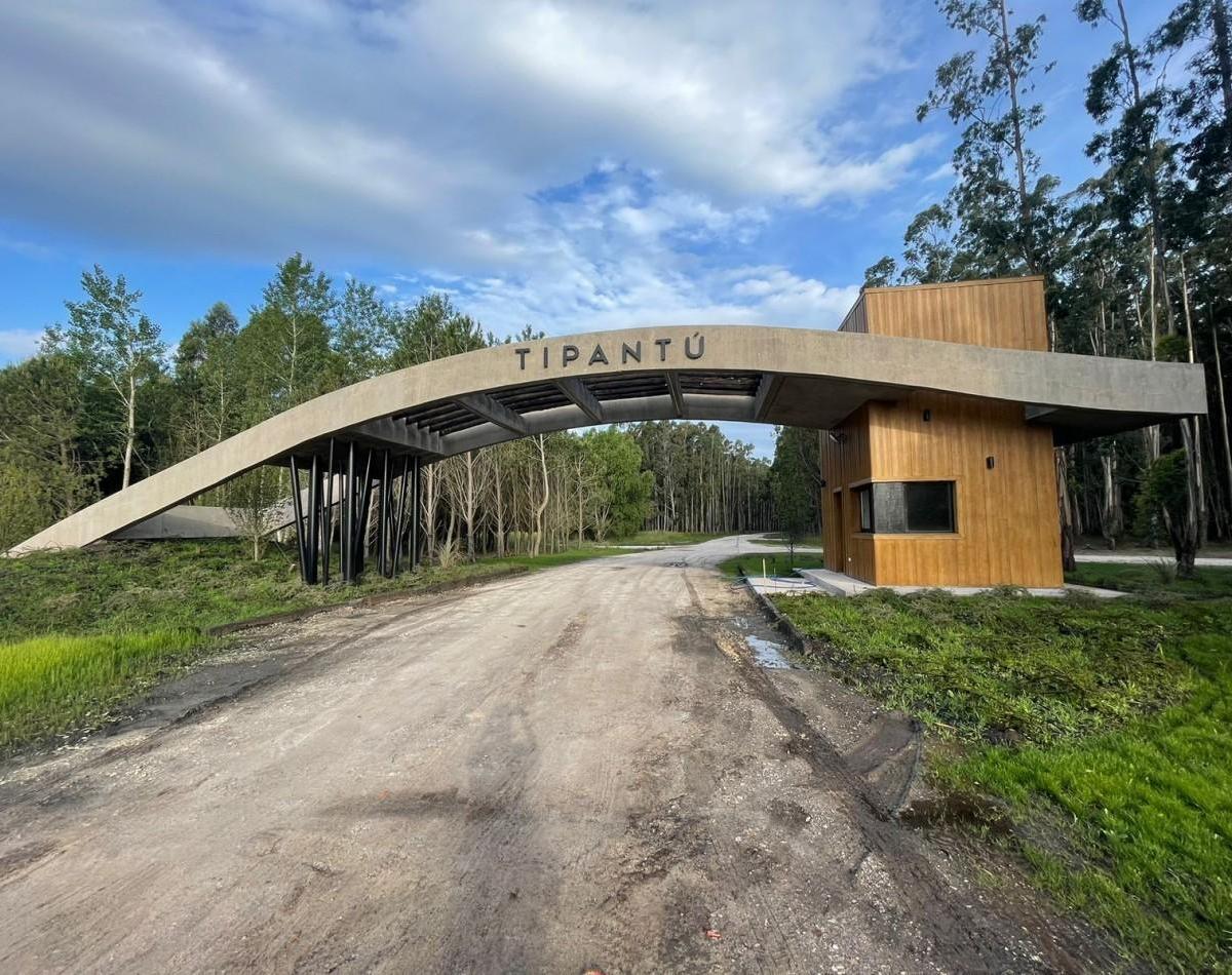 Lote 1000 m² con salida a la playa — Tipantú