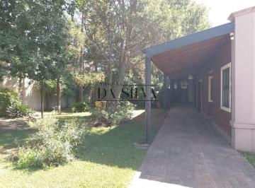 Casa de 4 ambientes, Marcos Paz · Extraordinaria Casa con Parque. Excelente Ubicación!