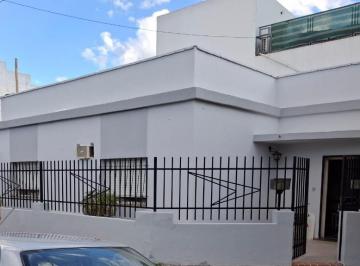 Casa · 80m² · 3 Ambientes · 3 Cocheras · Casa en Venta Barrio Alvear, Rosario Apta Crédito Hipotecario.