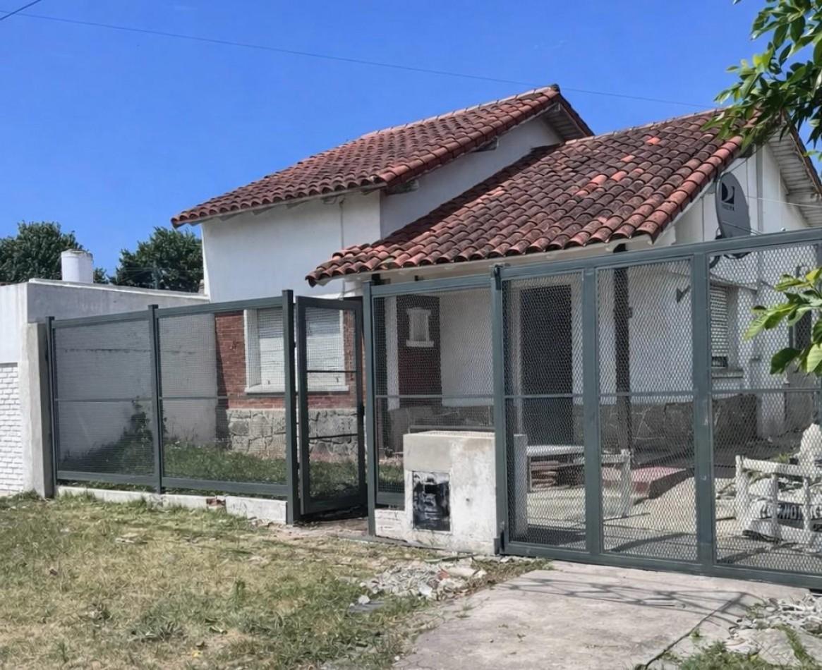 Casa reciclada 3 amb, 90m² con patio y entrada para 2 autos