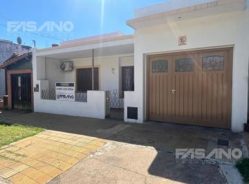 Casa · 210m² · 3 Ambientes · 1 Cochera · Casa con Fabrica/galpon en Venta - Jose Leon Suarez