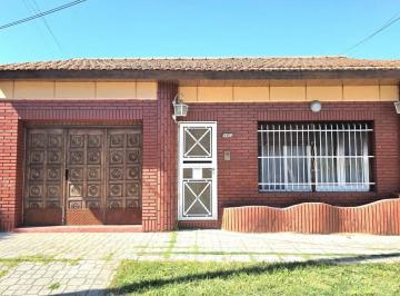 Casa · 154m² · 4 Ambientes · 1 Cochera · Casa 4 Ambientes con Fondo
