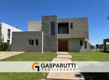 Casa · 252m² · 4 Ambientes · 5 Cocheras · Casa en Venta a La Laguna en El Cantón Norte