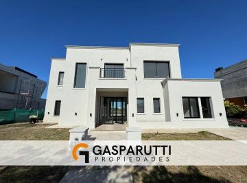 Casa · 220m² · 5 Ambientes · 4 Cocheras · Casa en Venta Cantón Islas con Laguna y Golf
