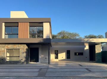 Casa · 337m² · 6 Ambientes · 2 Cocheras · Casa en Siete Soles Alqarias 2 a Estrenar Excelente Iluminación y Ubicación