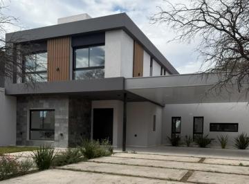 Casa · 337m² · 6 Ambientes · 2 Cocheras · Casa en Siete Soles Alqarias 2 a Estrenar Excelente Iluminación y Ubicación