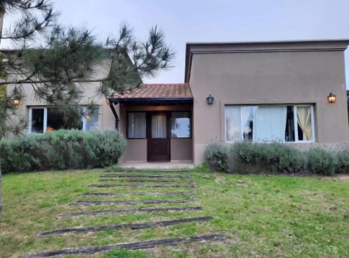 Casa · 130m² · 4 Ambientes · 4 Cocheras