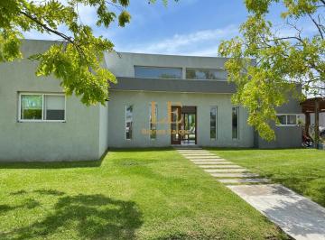 Casa · 160m² · 4 Ambientes · 4 Cocheras · Casa en Venta - Santa Isabel I