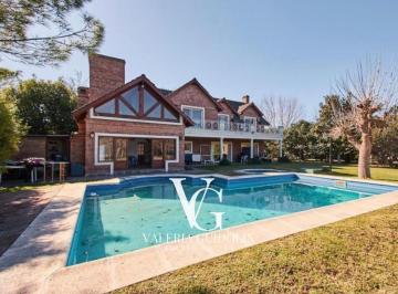 Casa · 290m² · 5 Ambientes · 2 Cocheras · Casa en Country Nautico de Escobar