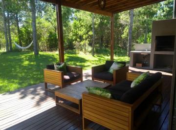 Casa · 250m² · 5 Ambientes · 2 Cocheras · Casa en Venta Costa Esmeralda