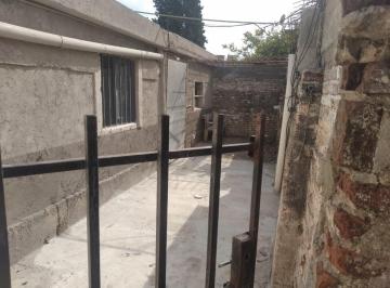 Casa · 204m² · 6 Ambientes · 1 Cochera · Departamentos a Terminar en Villa Azalais