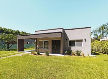 Casa · 100m² · 4 Ambientes · 1 Cochera · Casa de 2 Dorm. con Pileta en Azahares del Parana