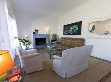 Casa · 800m² · 6 Ambientes · 2 Cocheras · Casa en Camino Eguzquiza