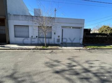 Casa · 93m² · 4 Ambientes · 1 Cochera · Venta Casa en El Centro de Villa Constitucion