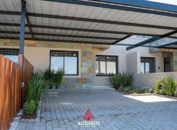 PH · 153m² · 4 Ambientes · 2 Cocheras · PH en Venta - Docta Av