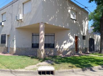 Casa · 160m² · 8 Ambientes · 2 Cocheras · Casa - Fisherton