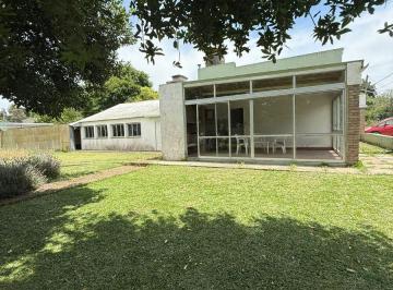 Casa de 6 ambientes, La Plata · 12 E/421 Bis y 422 - Casa + Taller + Depósito + S. U. m en Este Propiedad en Venta en Villa Elisa