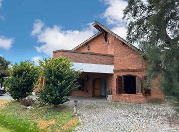 Casa · 200m² · 5 Ambientes · 5 Cocheras · Casa en Venta en Country Club El Bosque, Campana - 5 Ambientes