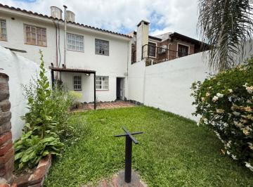 Casa · 68m² · 4 Ambientes · 1 Cochera · Casa a La Venta 3 Dorm. Patio Verde en Fisherton