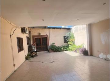 Casa · 250m² · 6 Ambientes · 1 Cochera · Oportunidad: Casa 4 Dorm., Garage y Patio – México 400