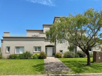 Casa · 410m² · 7 Ambientes · 2 Cocheras · Casa en Venta con 5 Dorm. en San Isidro Labrador a La Laguna - Villanueva