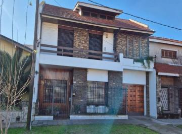 Casa · 165m² · 5 Ambientes · 2 Cocheras · Venta Casa en Lanus 5 Amb. Oportunidad