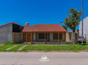 Casa · 92m² · 3 Ambientes · 1 Cochera · Chalet en El Tradicional Entorno de Punta Mogotes