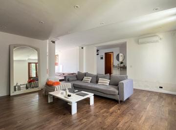 Casa · 270m² · 8 Ambientes · 1 Cochera · Venta: Casa de Cinco Dorm. con Jardín. Apta Crédito.