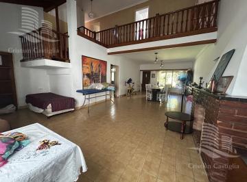 Casa · 279m² · 5 Ambientes · 2 Cocheras · Casa con Jardin en Venta - 327 m² de Terreno y 279 m² Cubiertos