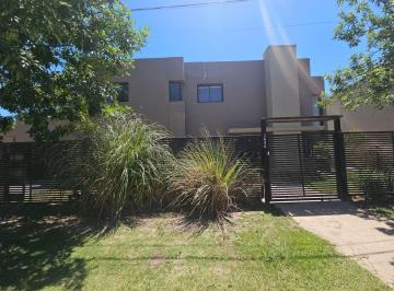 Casa · 180m² · 6 Ambientes · 1 Cochera · Casa de 3 Dorm. y Pileta en Tierra de Sueños 3