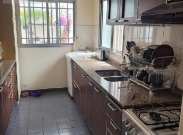Casa · 81m² · 6 Ambientes · 1 Cochera · Casa en Venta 2 Dorm. en Barrio Las Heras