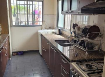 Casa · 81m² · 6 Ambientes · 1 Cochera · Casa en Venta 2 Dorm. en Barrio Las Heras