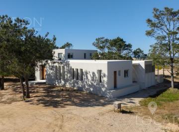 Casa · 290m² · 6 Ambientes · 2 Cocheras · Alquiler de Casa 4 Dorm. en Suite en Barrio Cerrado Laguna Escondida, José Ignacio