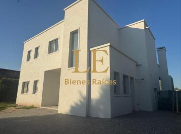 Casa · 250m² · 5 Ambientes · 3 Cocheras · Casa a La Venta en El Canton a La Laguna