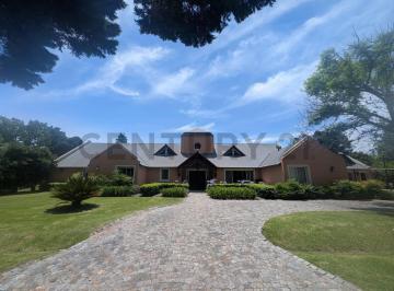 Casa · 400m² · 6 Ambientes · 3 Cocheras · Carmel Country Club, Pilar - Imponente Casa en Venta