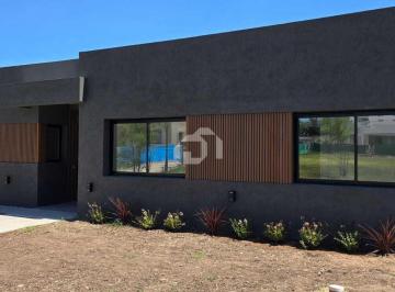 Casa · 154m² · 4 Ambientes · 2 Cocheras · Casa en Venta en Santa Sofía, Pilar del Este, Pilar