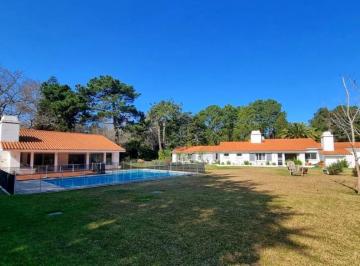 Casa · 4500m² · 5 Ambientes · 5 Cocheras · Casa 5 Caminos - Barrio Golf