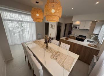 PH · 160m² · 4 Ambientes · 1 Cochera · Venta PH 4 Ambientes en Dos Plantas con Terraza y Cochera Zona Paseo Aldrey