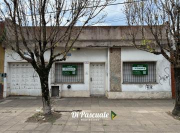 Casa · 144m² · 4 Ambientes · 1 Cochera · Venta Casa Americana con Parque, Pileta, Quincho con Parrilla y Garage Cubierto - Moreno Centro