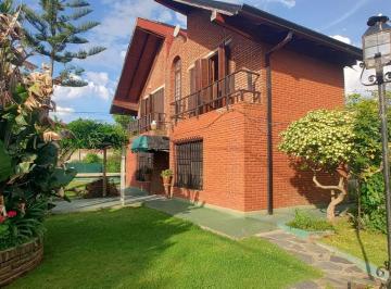 Casa · 130m² · 4 Ambientes · 1 Cochera · Casa en Venta con Parque y Pileta en Villa del Plata