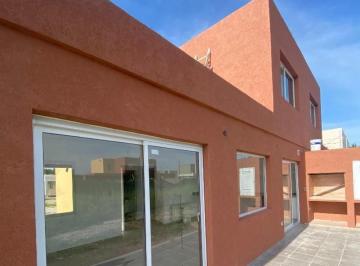 Casa · 90m² · 4 Ambientes · 2 Cocheras · Casa 5 Ambientes en San Patricio