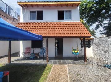 Casa · 90m² · 4 Ambientes · 4 Cocheras · Casa 3 Amb Sobre Lote 10 X 50 en Villa Zapiola en Venta