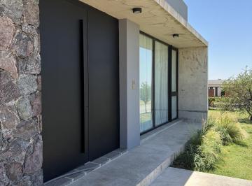 Casa · 307m² · 6 Ambientes · 2 Cocheras · Casa en Venta en Barrio Cerrado La Cercania, Mendiolaza